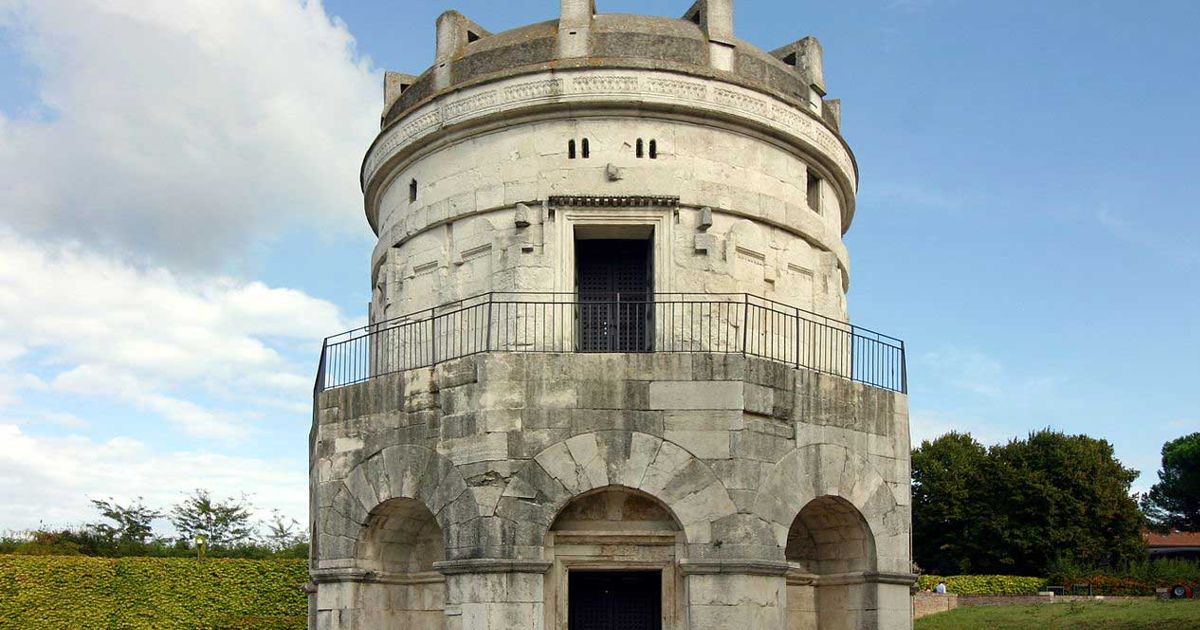 front_view_-_mausoleum_of_theodoric_-_ravenna_2016-1200x630.jpg