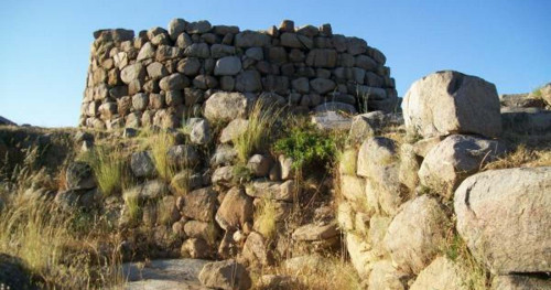 area-archeologica-e-nuraghe-sortali-e-su-monti-1200x630.jpg