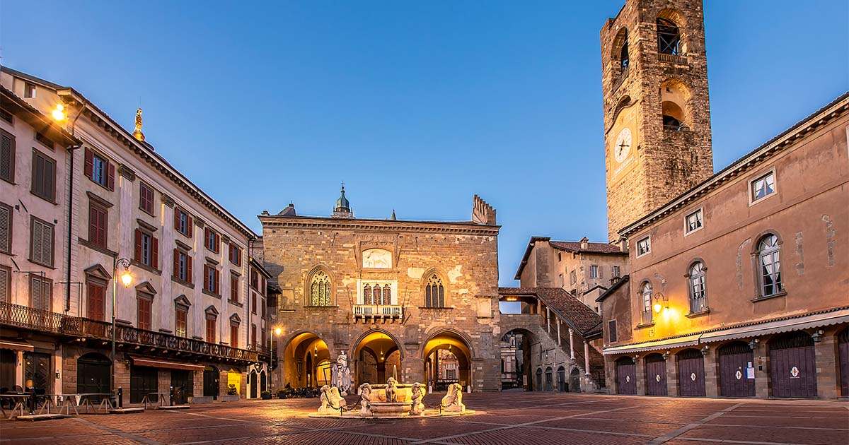 turista-italia-immagine-da-visitare-bergamo-piazza-vecchia-1200x630.jpg