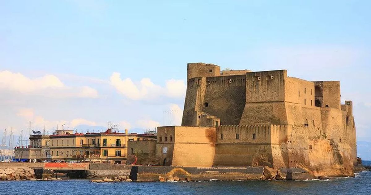 turista-italia-luoghi-da-visitare-napoli-castel-dellovo-1200x630.jpg