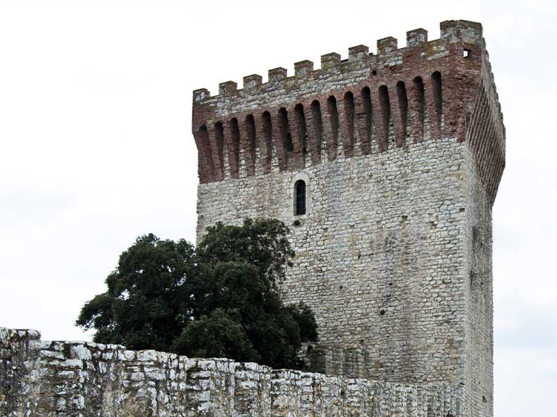 turista-italia-perugia-rocca-medioevale-castiglione-del-lago-2-800x600.jpg