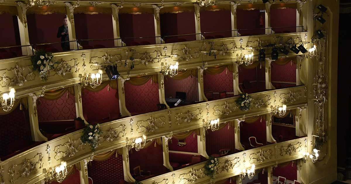 turista-luoghi-como-teatro-sociale-1200x630.jpg